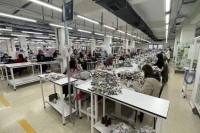 Kadınların elinden çıkan çocuk kıyafetleri 60 ülkeye gönderiliyor