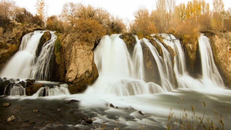 Muradiye Şelalesi fotoğraf tutkunlarını ağırlıyor