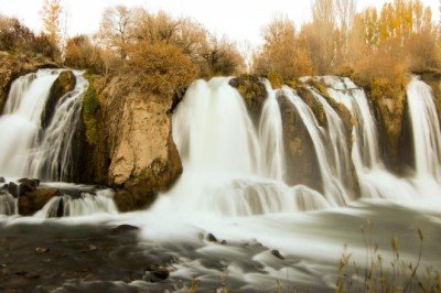 Muradiye Şelalesi fotoğraf tutkunlarını ağırlıyor