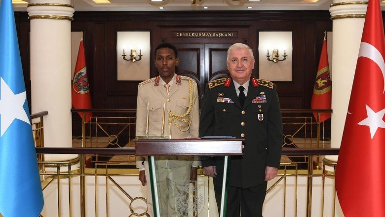 Orgeneral Güler Somalili mevkidaşıyla görüştü