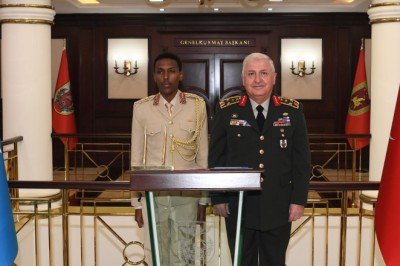 Orgeneral Güler Somalili mevkidaşıyla görüştü