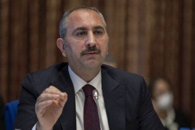 Adalet Bakanı Gül: Tutuklamalara yapılan itirazlara asliye ceza hakimleri bakacak