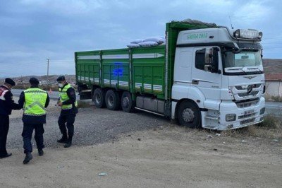 Aksaray'da kamyonun çarptığı lise öğrencisi ağır yaralandı
