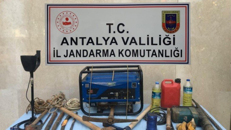 Antalya'da kaçak kazı yapan 3 kişi gözaltına alındı