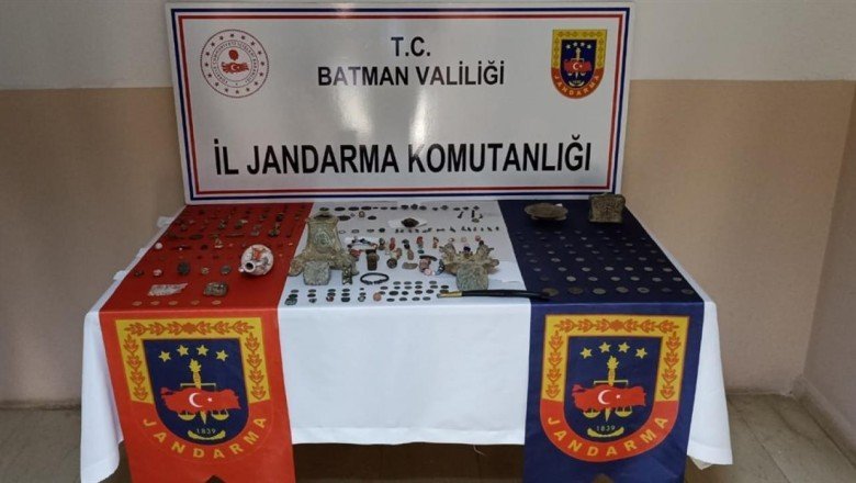 Batman'da bir evde 316 tarihi eser ele geçirildi