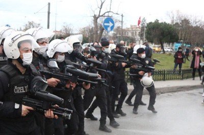 Demokraside gerileme tam gaz