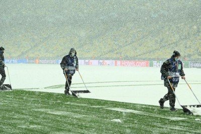 Dinamo Kiev-Bayern Münih maçında kar sürprizi!