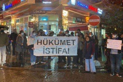 Dövizdeki yükselişin ardından SOL Genç ve yurttaşlardan protesto: Hükümet istifa!
