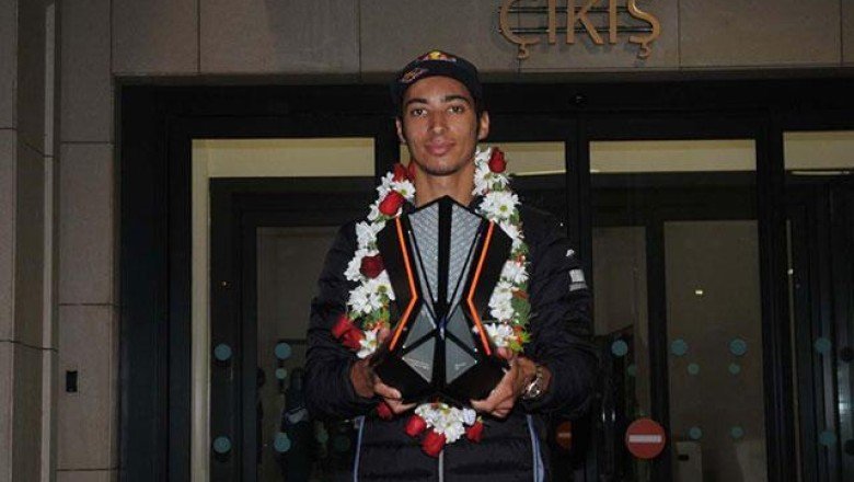 Dünya Şampiyonu Toprak Razgatlıoğlu yurda döndü