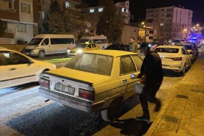 Edirne'de seyir halindeki otomobilde çıkan yangın söndürüldü