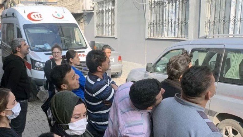 Eşine kızıp damdan atladı, komşusunun üzerine düştü