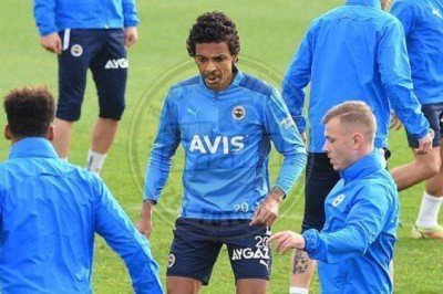 Fenerbahçe’de Luiz Gustavo idmanın ilk bölümünde takımla çalıştı