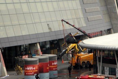 Galatasaray stadyumunda vinç devrildi: 3 yaralı