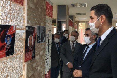 Germencik'te şehit öğretmenlerin fotoğraflarının yer aldığı sergi açıldı