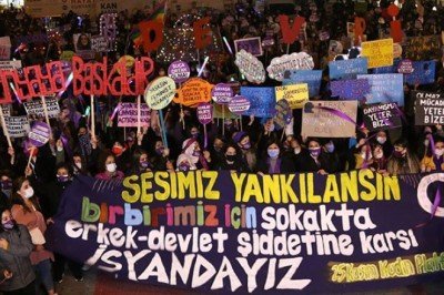 Kadınlar hayatları için meydanlara çıkıyor