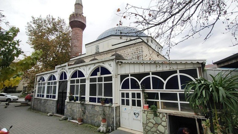 Kocaeli'de tarihi caminin elektronik cihazları çalındı