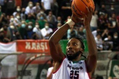 Pınar Karşıyaka’da Akil Mitchell ile yollar ayrıldı