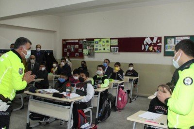 Söke'de öğrencilere trafik eğitimi veriliyor