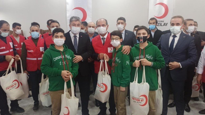 Türk Kızılay, Osmaniye'de 5 bin öğrenciye kıyafet yardımında bulundu