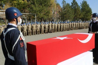 Tunceli'de halı sahada kalp krizi sonucu vefat eden asker için tören düzenlendi