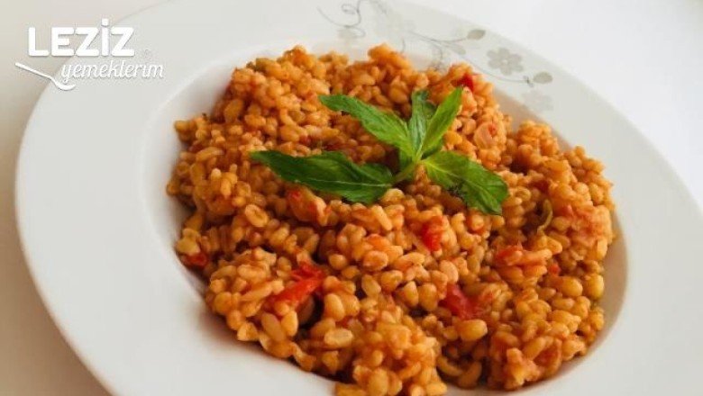 Acı Biberli Domatesli Bulgur Pilavı