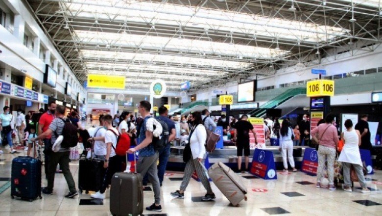 Antalya'ya son 1 ayda havayolu ile 1 milyon 545 bin turist geldi