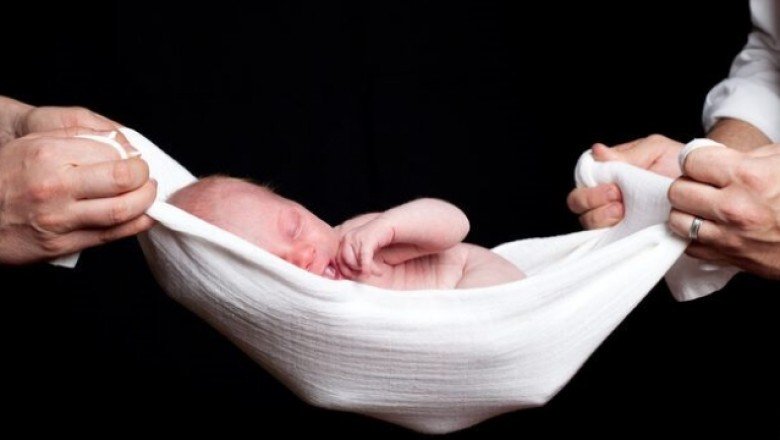 Bebeğimizi; Sallasak mı uyutsak, Sallamasak mı uyutsak?