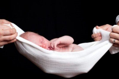 Bebeğimizi; Sallasak mı uyutsak, Sallamasak mı uyutsak?