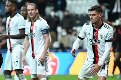 Beşiktaş'a Montero'dan kötü haber! Sedyeyle çıktı...
