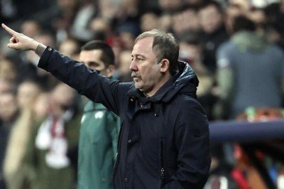 Beşiktaş'ta Sergen Yalçın'dan mağlubiyet yorumu: 'Maçı koparabilirdik'