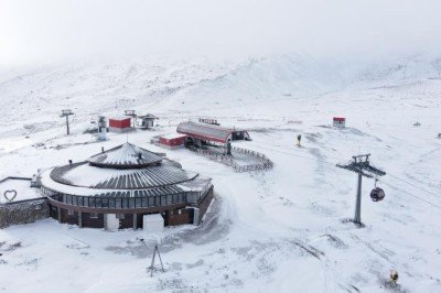 Erciyes Kayak Merkezi beyaza büründü