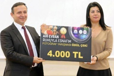 ERÜ’de fotoğraf yarışmasında dereceye girenlere ödülleri verildi