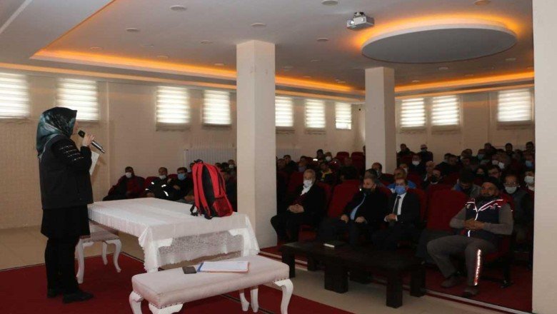 Erzurum'da AFAD görevlileri belediye personeline doğal afetlerde alınacak tedbirleri anlattı