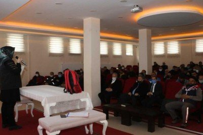 Erzurum'da AFAD görevlileri belediye personeline doğal afetlerde alınacak tedbirleri anlattı