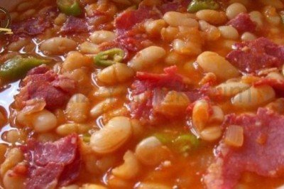 Güveçte Pastırmalı Kuru Fasulye