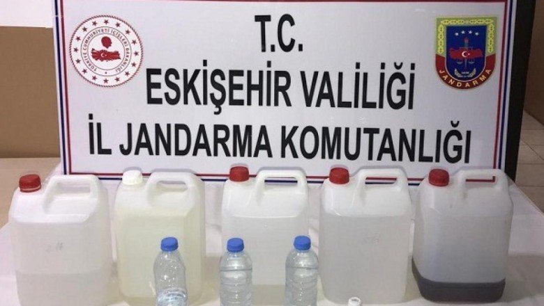 Kaçak içki üreten berber, jandarmanın operasyonuyla yakalandı