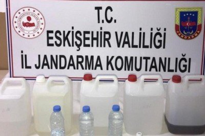 Kaçak içki üreten berber, jandarmanın operasyonuyla yakalandı