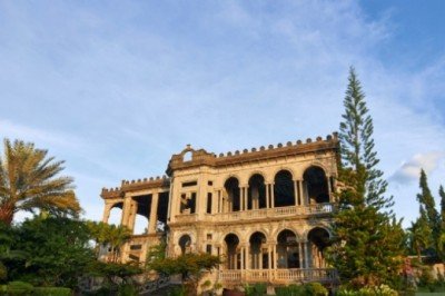 Kültürel miras niteliğindeki turistik yerlerde Filipin kültürü