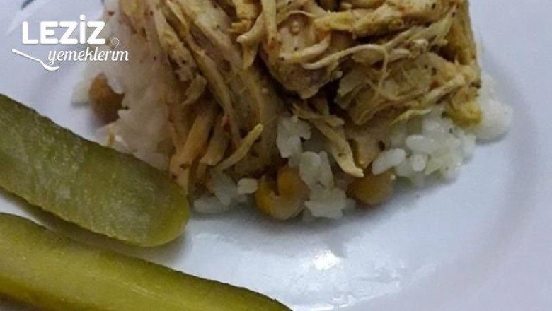 Nohutlu Pilav Üstü Köri Soslu Tavuk