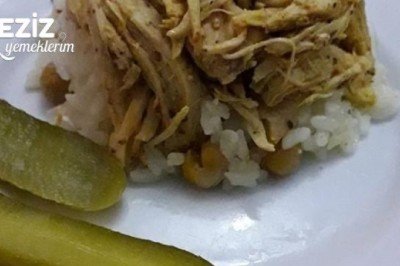 Nohutlu Pilav Üstü Köri Soslu Tavuk