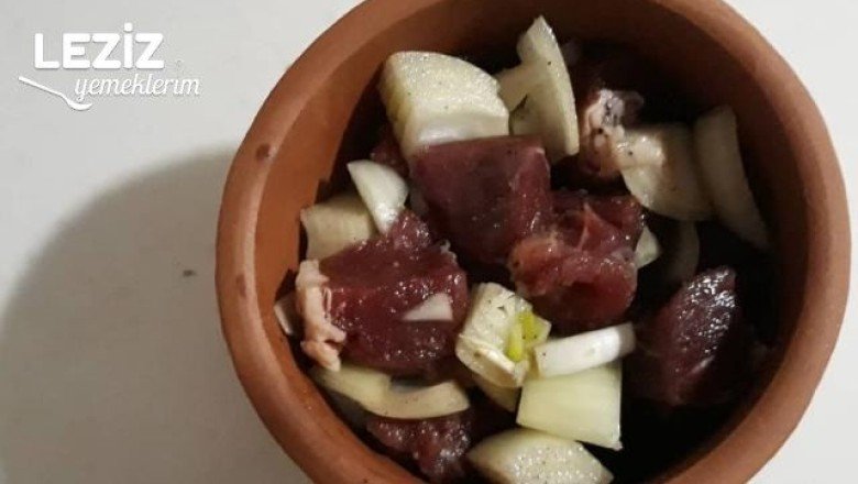 Pilav Eşliğinde Tas Kebabı