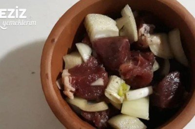 Pilav Eşliğinde Tas Kebabı