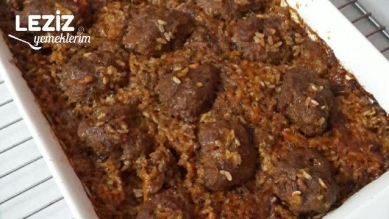 Salçalı Köfteli Pilav