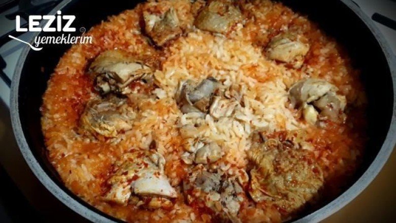 Soğanlı Sosuyla Enfes Tavuklu Pilav