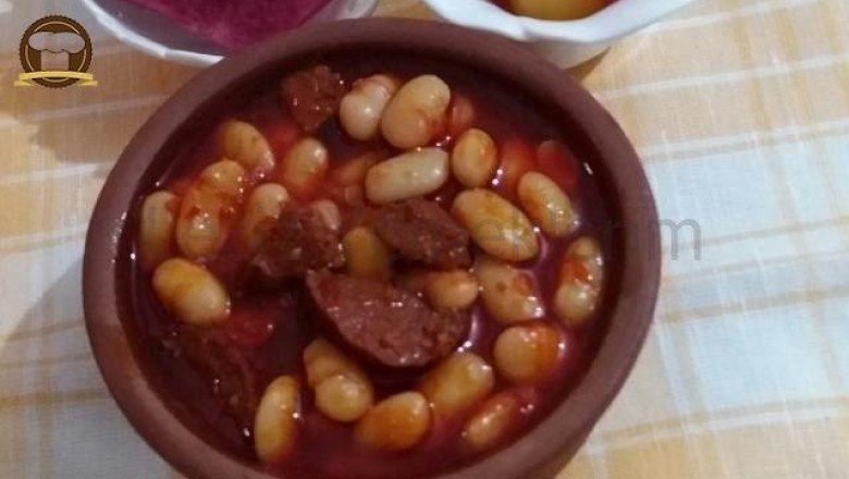 Sucuklu Kuru Fasulye Tarifi