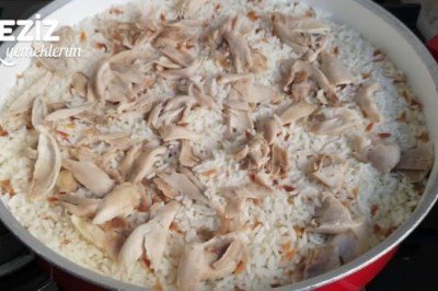 Tavuk Suyuna Tavuklu Pirinç Pilavı