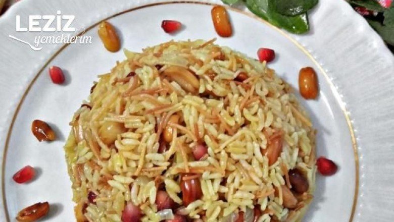Yer Fıstığı Ve Narlı Pilav