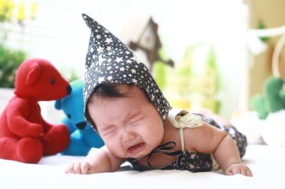 Ağlayan çocuğa yaklaşım... nasıl olmalıdır?