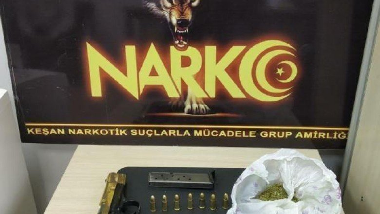 Evinde uyuşturucu ve silah ele geçirildi