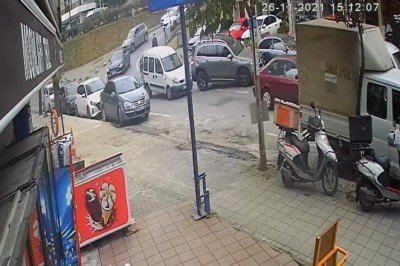 Fren yerine gaza basınca ortalık savaş alanına döndü